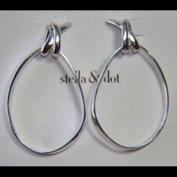 3/20$ 🛍️New- Stella & Dot - Stacey Knot Earrings - Picture 3 of 4